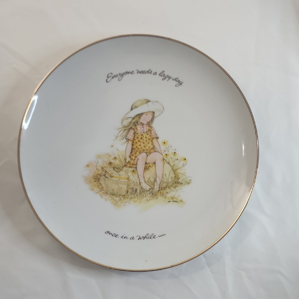 Holly Hobbie Classics Edition Porcelain Display Plate Vintage 1970s